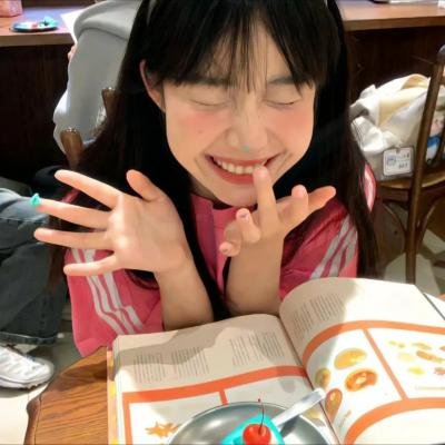 老艺术家孙女又出大瓜：出道颜值引争议，评论区两极分化，一夜之间